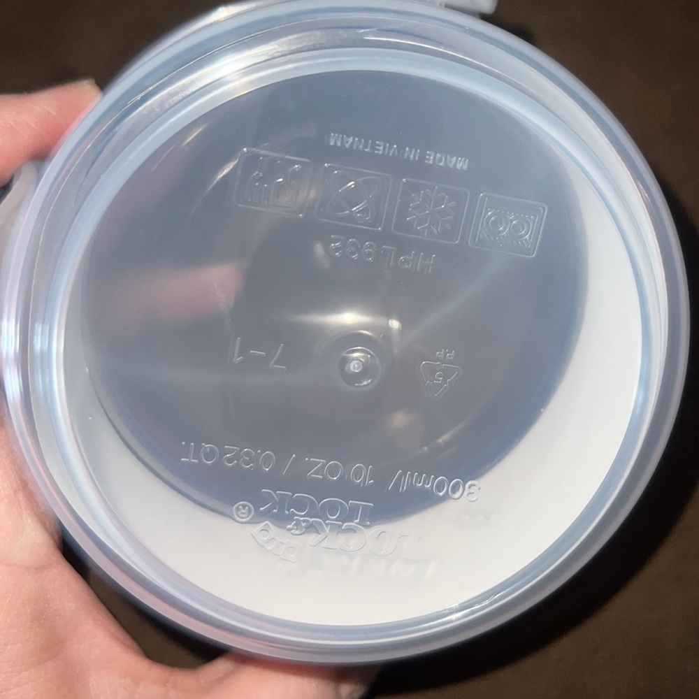 2 New LocknLock Food Storage Containers - Picture 9 of 9